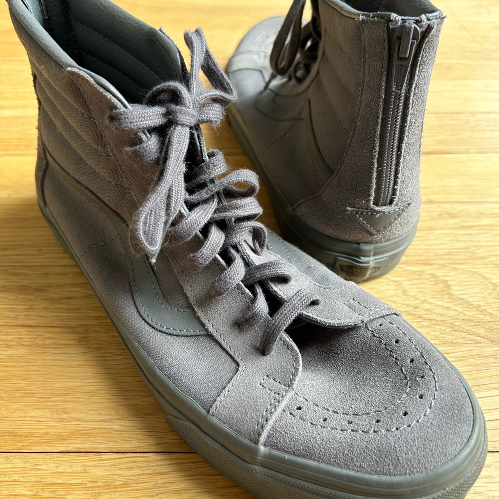 Men’s size 10.5 Vans Mono SK8 hi-top sneaker